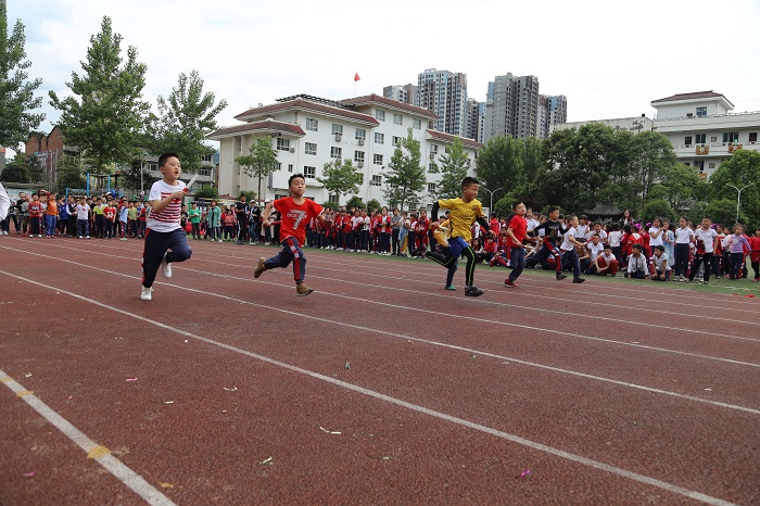 龙江小学隆重举行2019年春季田径运动会